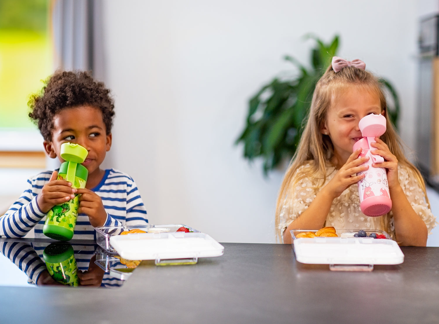 Trinkflasche Kinder und Brotdose mit Fächer für Kinder – JARLSON  Trinkflaschen & Lunchboxen